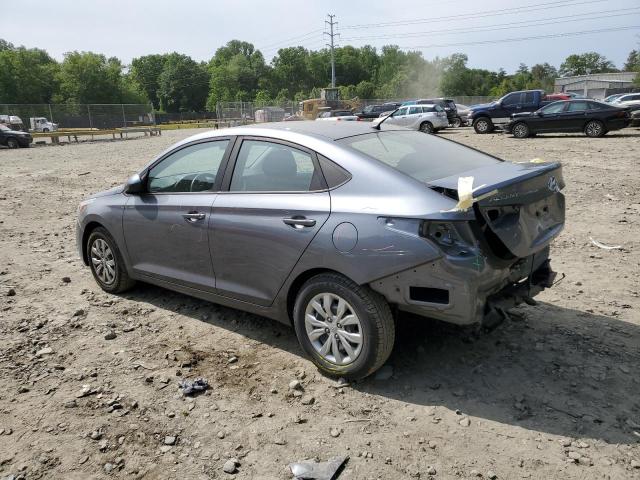 3KPC24A3XJE007540 - 2018 HYUNDAI ACCENT SE GRAY photo 2