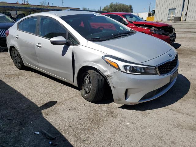 3KPFK4A7XJE246389 - 2018 KIA FORTE LX SILVER photo 4