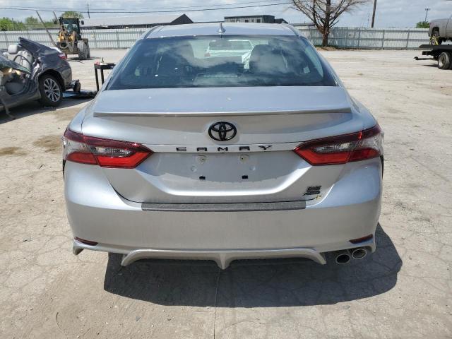 4T1G11BK5RU125710 - 2024 TOYOTA CAMRY SE NIGHT SHADE SILVER photo 6