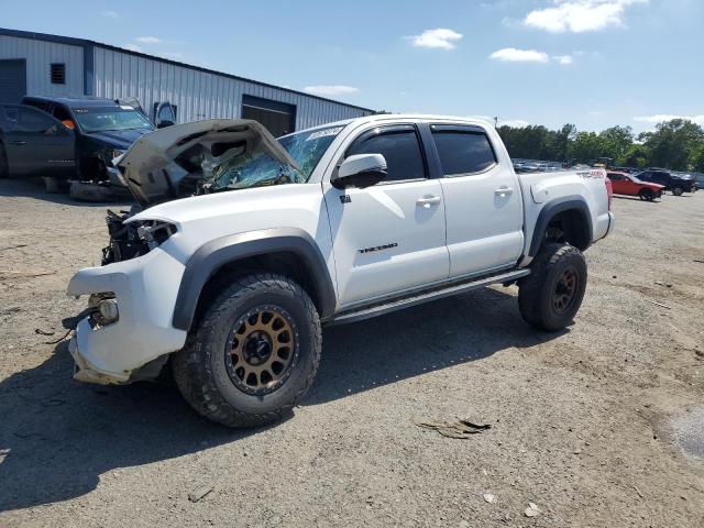 5TFCZ5AN3JX139302 - 2018 TOYOTA TACOMA DOUBLE CAB WHITE photo 1