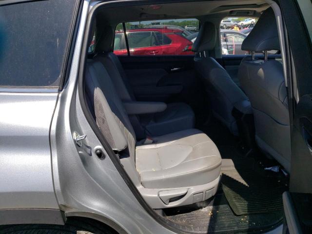 5TDGZRBH9MS158660 - 2021 TOYOTA HIGHLANDER XLE Silber Foto 11
