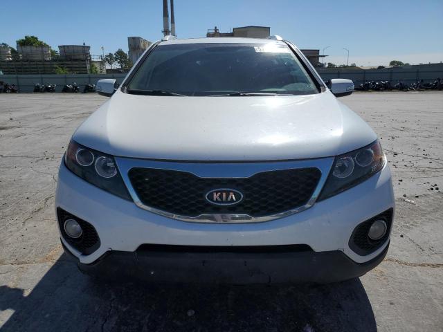 5XYKT3A11BG022949 - 2011 KIA SORENTO BASE WHITE photo 5