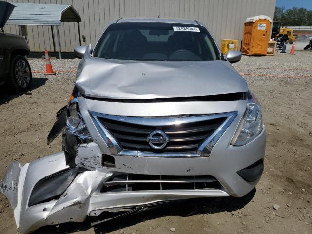 3N1CN7AP5JL829706 - 2018 NISSAN VERSA S SILVER photo 5