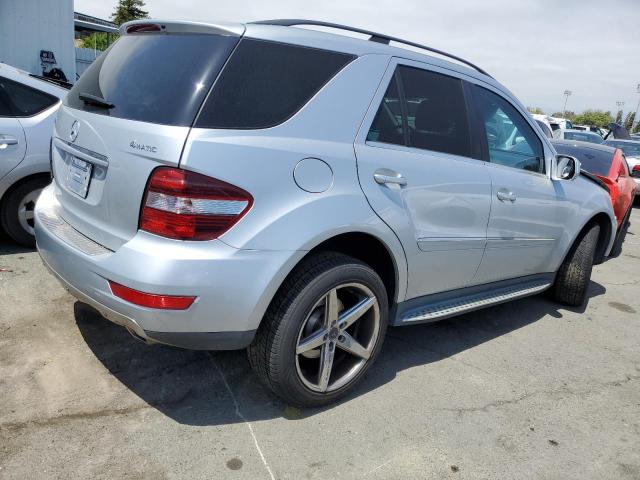 4JGBB8GB5AA558863 - 2010 MERCEDES-BENZ ML 350 4MATIC SILVER photo 3