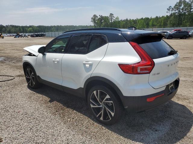 YV4162UM7M2499110 - 2021 VOLVO XC40 T5 R-DESIGN WHITE photo 2