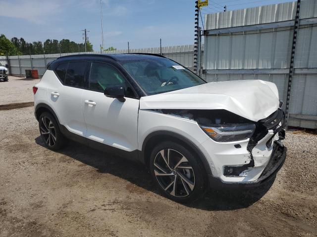 YV4162UM7M2499110 - 2021 VOLVO XC40 T5 R-DESIGN WHITE photo 4