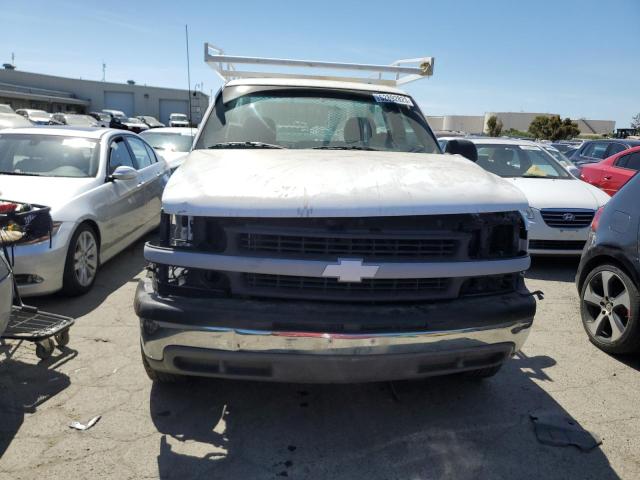 1GBGC24U81Z285627 - 2001 CHEVROLET SILVERADO C2500 WHITE photo 5