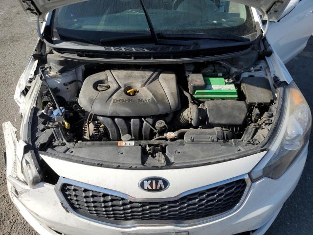 KNAFK4A66G5510233 - 2016 KIA FORTE LX WHITE photo 11