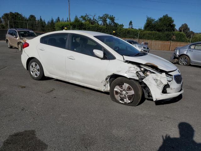 KNAFK4A66G5510233 - 2016 KIA FORTE LX WHITE photo 4