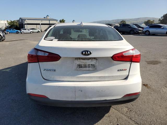 KNAFK4A66G5510233 - 2016 KIA FORTE LX WHITE photo 6