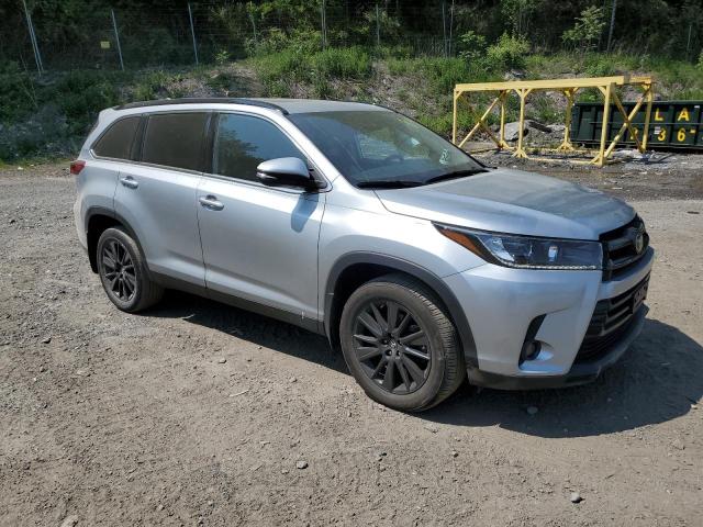 5TDJZRFH9KS573538 - 2019 TOYOTA HIGHLANDER SE SILVER photo 4