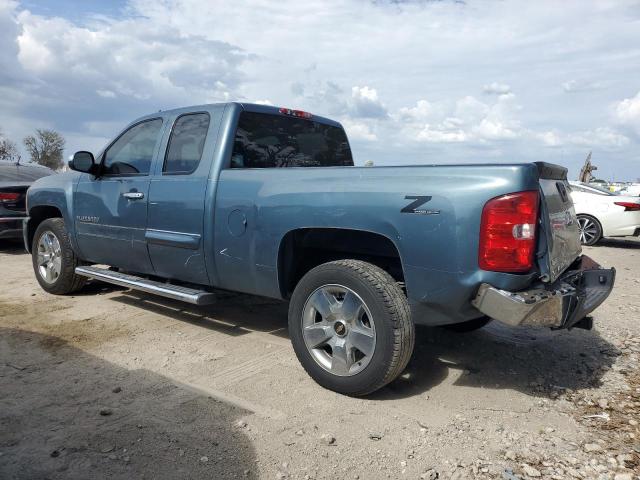 1GCRCSE02BZ175688 - 2011 CHEVROLET SILVERADO C1500 LT BLUE photo 2