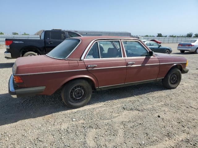 WDBAB23A5CB302731 - 1982 MERCEDES-BENZ 240 D BURGUNDY photo 3