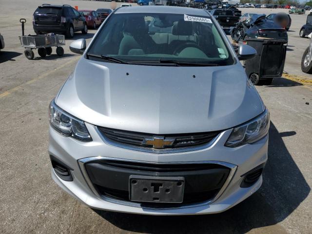 1G1JB5SHXJ4136217 - 2018 CHEVROLET SONIC LS ვერცხლისფერი ფოტო 5