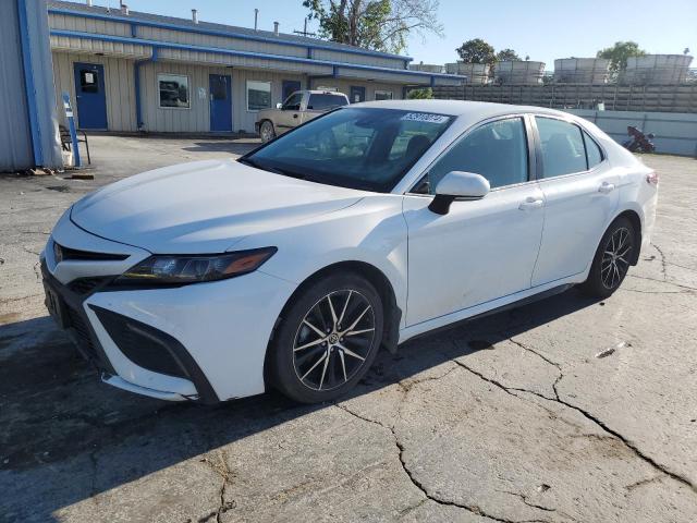 4T1G11AK0NU667941 - 2022 TOYOTA CAMRY SE WHITE photo 1