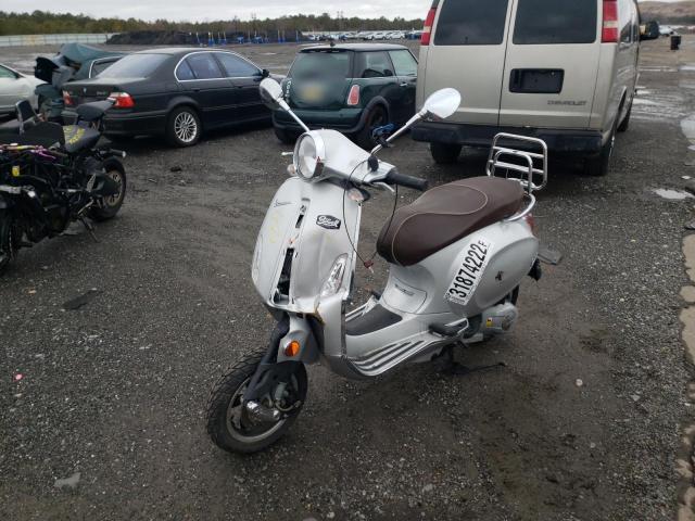 ZAPM818G2G5103207 - 2016 VESPA SPRINT 150 3V SILVER photo 2