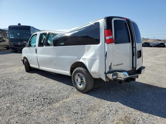 1GAZGPF1XJ1341180 - 2018 CHEVROLET EXPRESS G3 LT WHITE photo 2