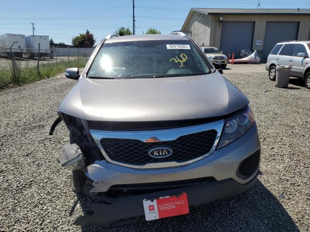 5XYKT4A26DG396958 - 2013 KIA SORENTO LX GRAY photo 5