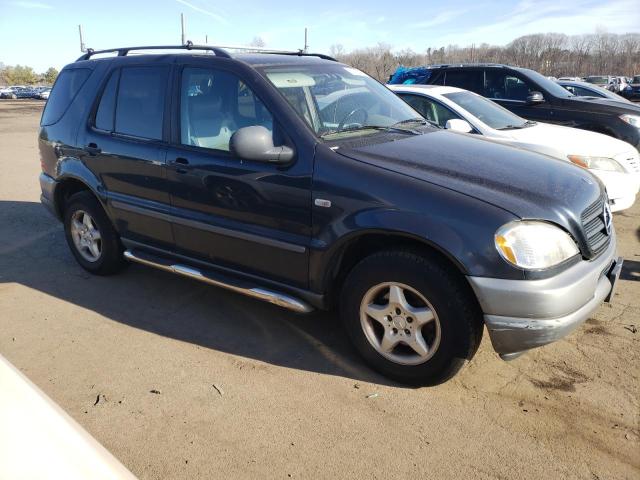 4JGAB54E6XA092958 - 1999 MERCEDES-BENZ ML 320 BLUE photo 4