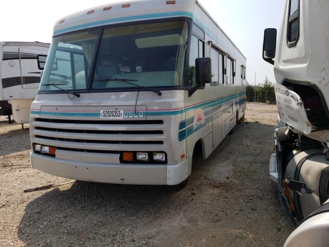 1GBKP37N0P3307897 - 1993 CHEVROLET MOTORHOME WHITE photo 3