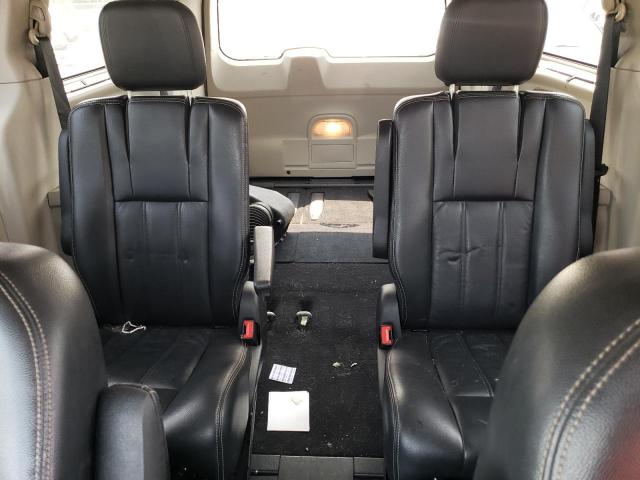 2A4RR8DG1BR714421 - 2011 CHRYSLER TOWN & COU TOURING L WHITE photo 10