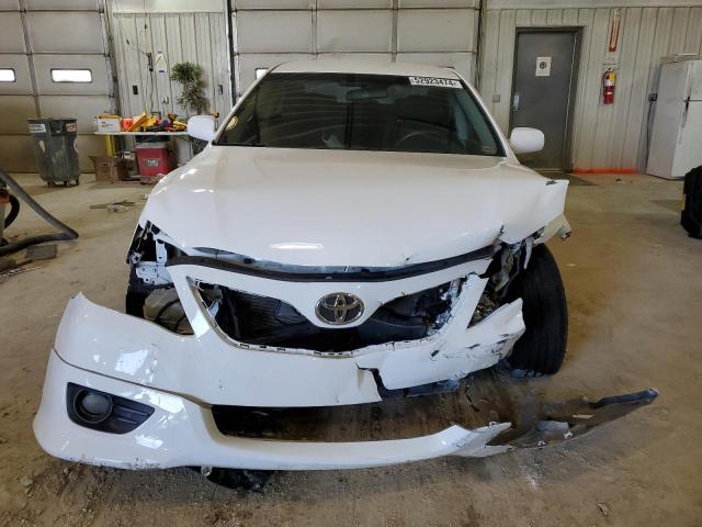 4T1BF3EK3BU640908 - 2011 TOYOTA CAMRY 4D 2 BASE WHITE photo 5