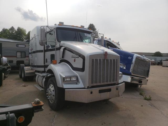 1XKDDU9X17R155308 - 2007 KENWORTH CONSTRUCTI T800 SILVER photo 1