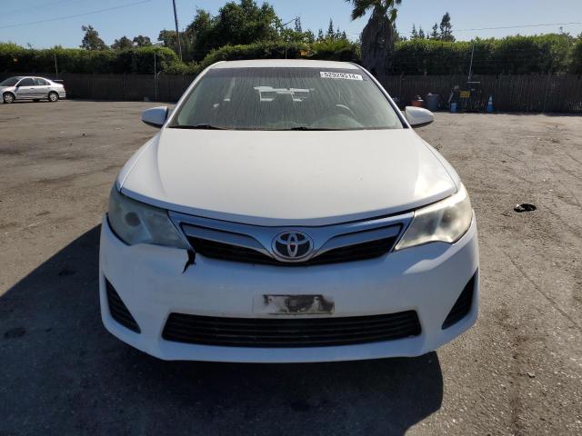 4T4BF1FK9CR258263 - 2012 TOYOTA CAMRY BASE WHITE photo 5