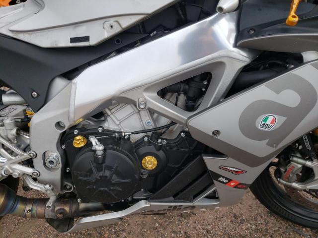 ZD4RKUB01GS000128 - 2016 APRILIA RSV4 RF SILVER photo 7