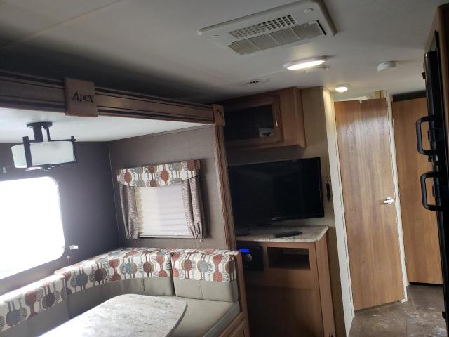5ZT2CXPBXHA009941 - 2017 COACH APEX 黑色 照片 5