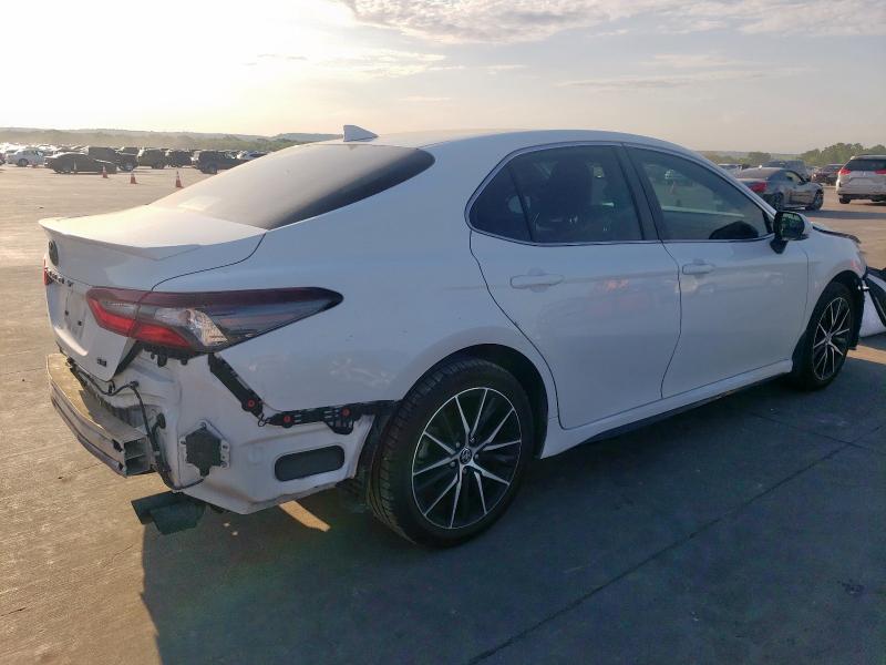 4T1T11AKXRU895398 - 2024 TOYOTA CAMRY SE NIGHT SHADE WHITE photo 3