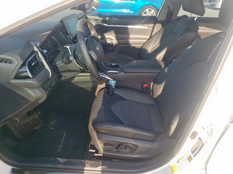 4T1T11AKXRU895398 - 2024 TOYOTA CAMRY SE NIGHT SHADE WHITE photo 7