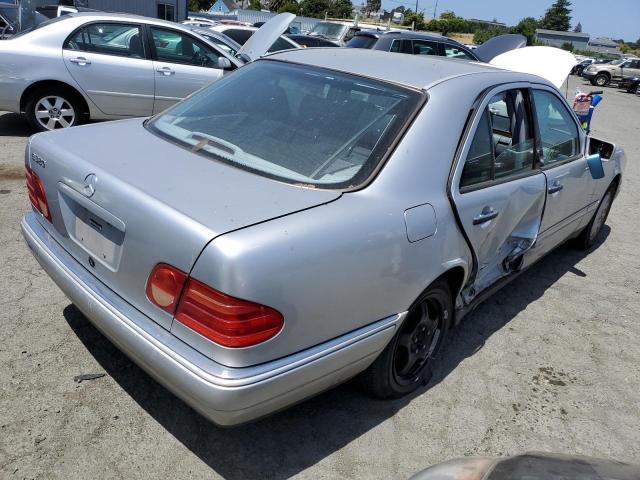 WDBJF65H7XA775256 - 1999 MERCEDES-BENZ E 320 SILVER photo 3