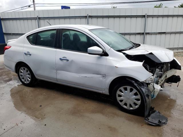 3N1CN7AP3HL876792 - 2017 NISSAN VERSA S WHITE photo 4