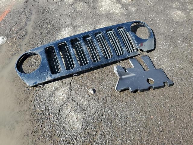 1J4GL38K45W617946 - 2005 JEEP LIBERTY RENEGADE BLACK photo 13