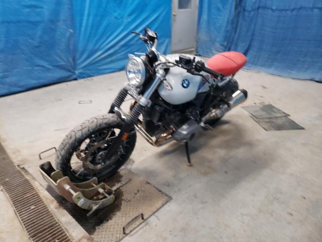 WB10J430XJZ796606 - 2018 BMW R NINE T URBAN WHITE photo 2