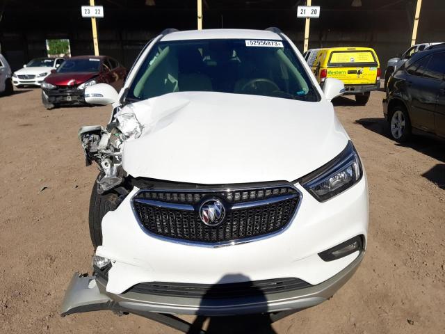 KL4CJBSB0JB539495 - 2018 BUICK ENCORE PREFERRED II WHITE photo 5