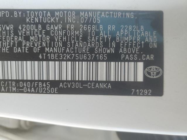 4T1BE32K75U637165 - 2005 TOYOTA CAMRY LE WHITE photo 12