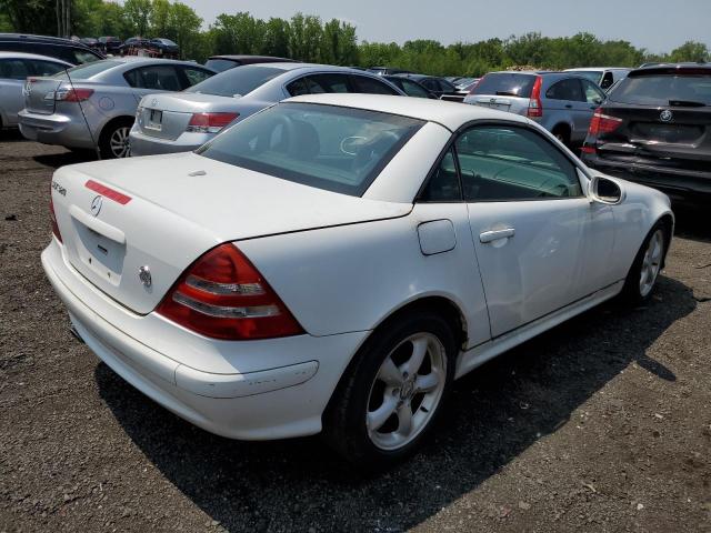 WDBKK65F61F211025 - 2001 MERCEDES-BENZ SLK320 320 WHITE photo 3