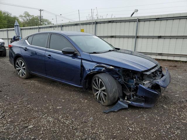 1N4BL4CW5KN318554 - 2019 NISSAN ALTIMA SR BLUE photo 4