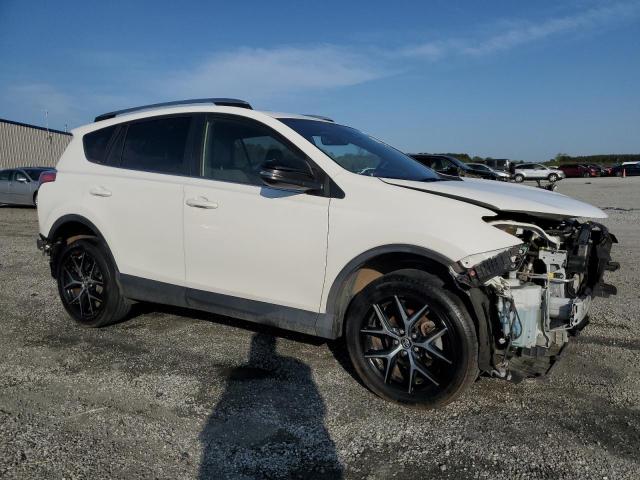 JTMNFREV8JJ745054 - 2018 TOYOTA RAV4 SE Blanc photo 4