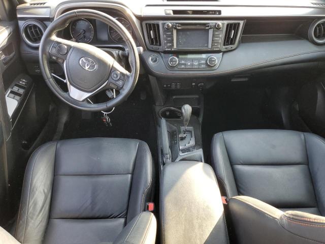 JTMNFREV8JJ745054 - 2018 TOYOTA RAV4 SE Blanc photo 8