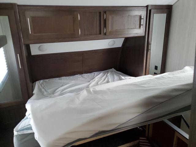 4X4TCKC25KX138523 - 2019 FOREST RIVER CHEROKEE LIMITED WHITE photo 8