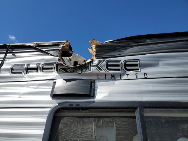 4X4TCKC25KX138523 - 2019 FOREST RIVER CHEROKEE LIMITED WHITE photo 9