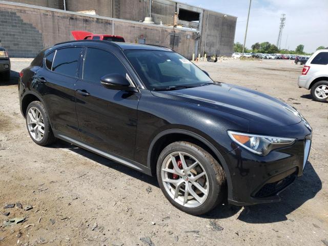ZASFAKPN2J7B91716 - 2018 ALFA ROMEO STELVIO SPORT შავი ფოტო 4