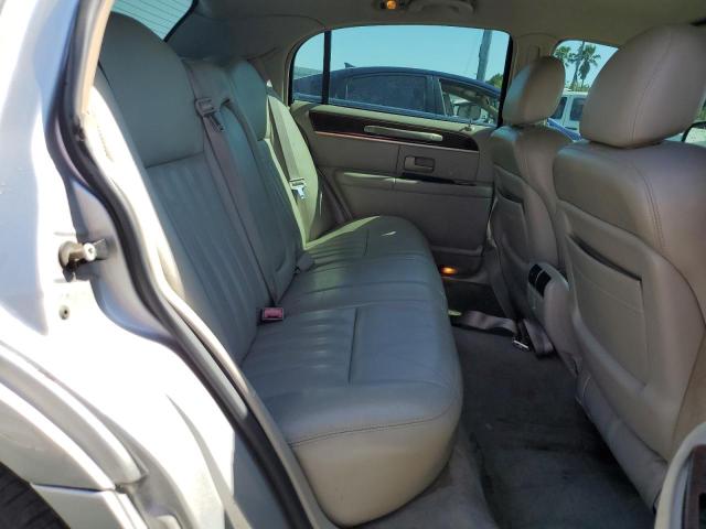 1LNHM81W04Y651382 - 2004 LINCOLN TOWN CAR EXECUTIVE Silber Foto 10