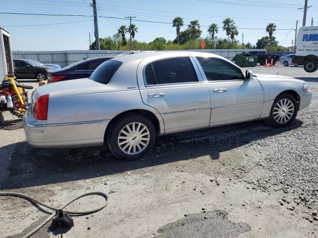 1LNHM81W04Y651382 - 2004 LINCOLN TOWN CAR EXECUTIVE Silber Foto 3