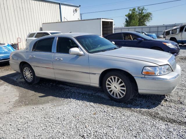 1LNHM81W04Y651382 - 2004 LINCOLN TOWN CAR EXECUTIVE Silber Foto 4