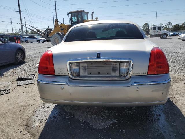 1LNHM81W04Y651382 - 2004 LINCOLN TOWN CAR EXECUTIVE Silber Foto 6