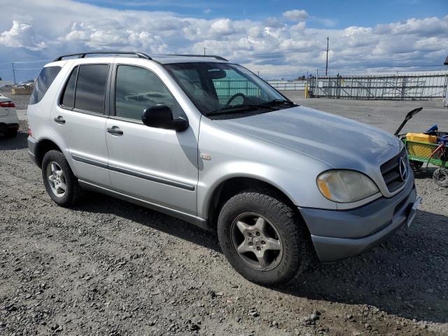 4JGAB54E1XA114817 - 1999 MERCEDES-BENZ ML 320 SILVER photo 4